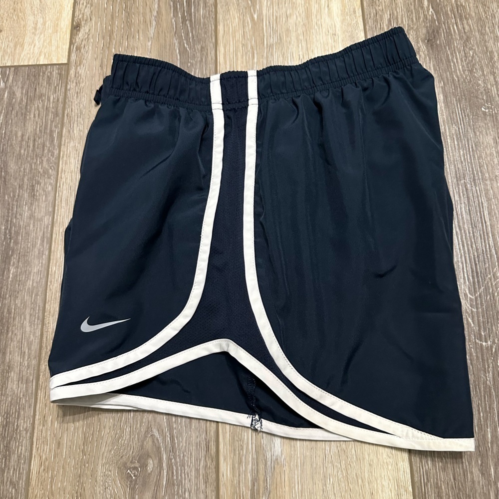 🛍️ Nike dri-fit black with white trimmed shorts great condition.